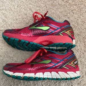 Woman’s Brooks Adrenaline GTS 15 Pink. In good condition but gently used.